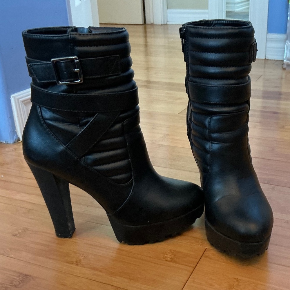 Call It Spring Black Heeled Booties Size 6